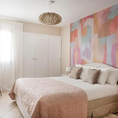 Sunny Rooftop 3br Apartment