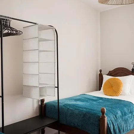 Sunny Rooftop 3br Apartment *