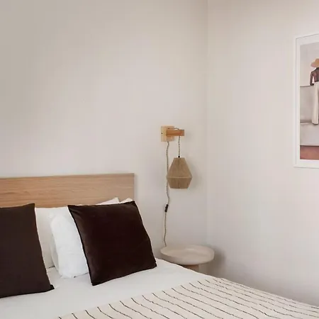 Sunny Rooftop 3br Apartment