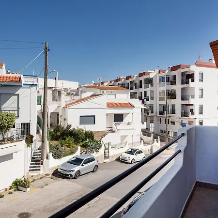Sunny Rooftop 3br *